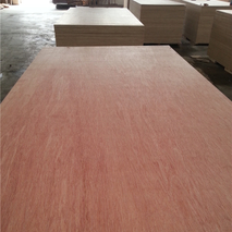 Madera contrachapada comercial