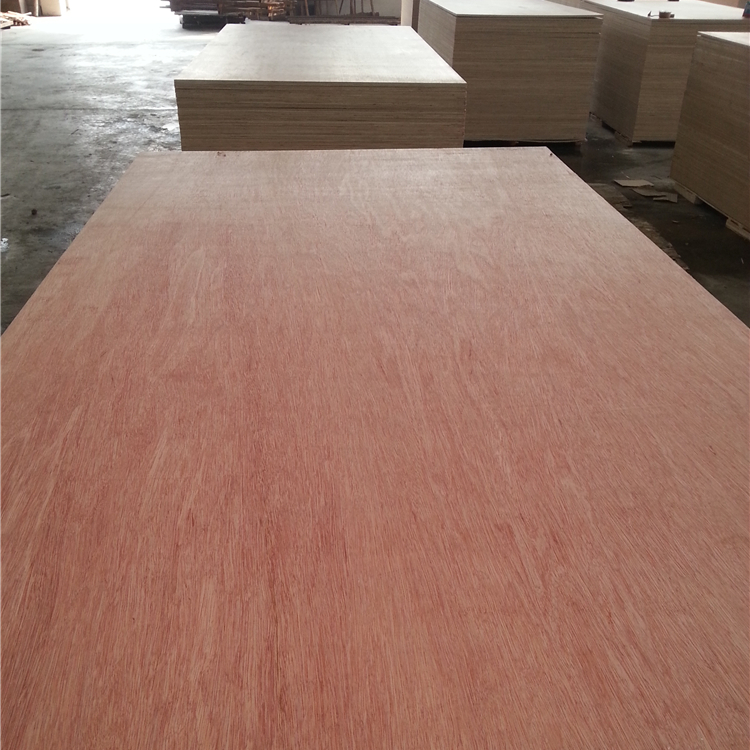 Madera contrachapada comercial